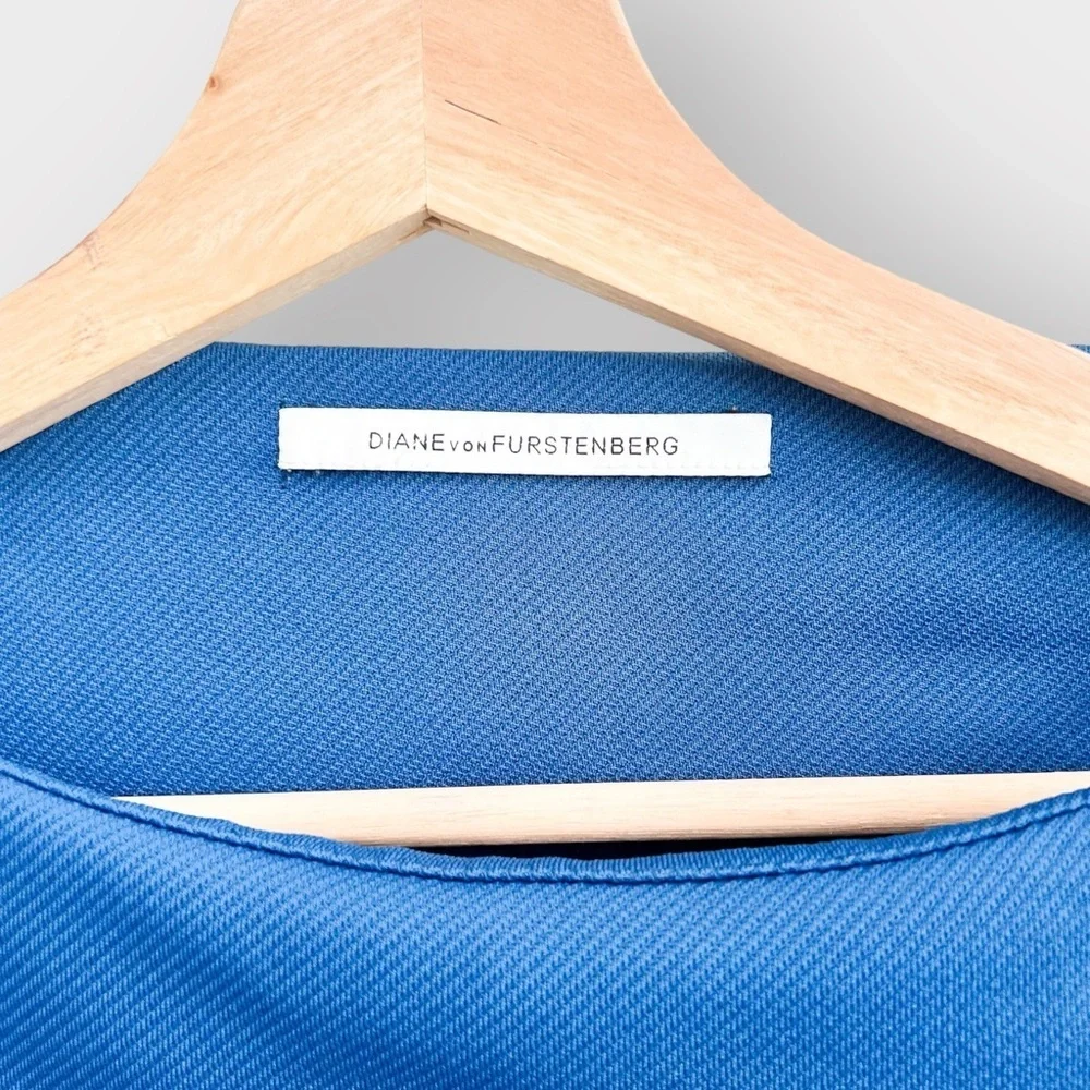 DIANE VON FURSTENBURG Blue Bateau Neckline Knee Length Dress (Sz M)